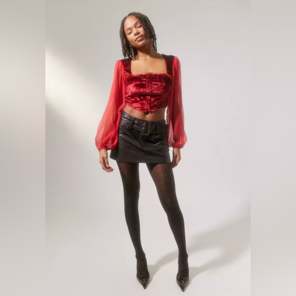 UO Peggy Velvet Puff Sleeve Bustier Top